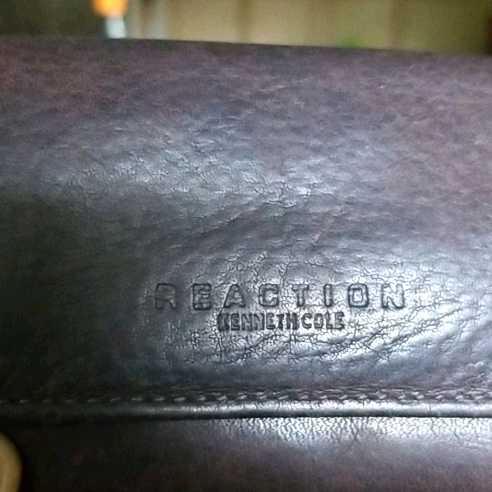 Kenneth Cole Reaction leather key wallet